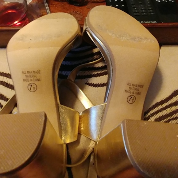 SANDLES - Picture 3 of 3